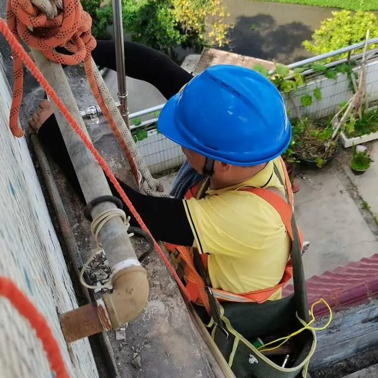 高空作业 专业家装食品级304不锈钢自来水管的更换与施工